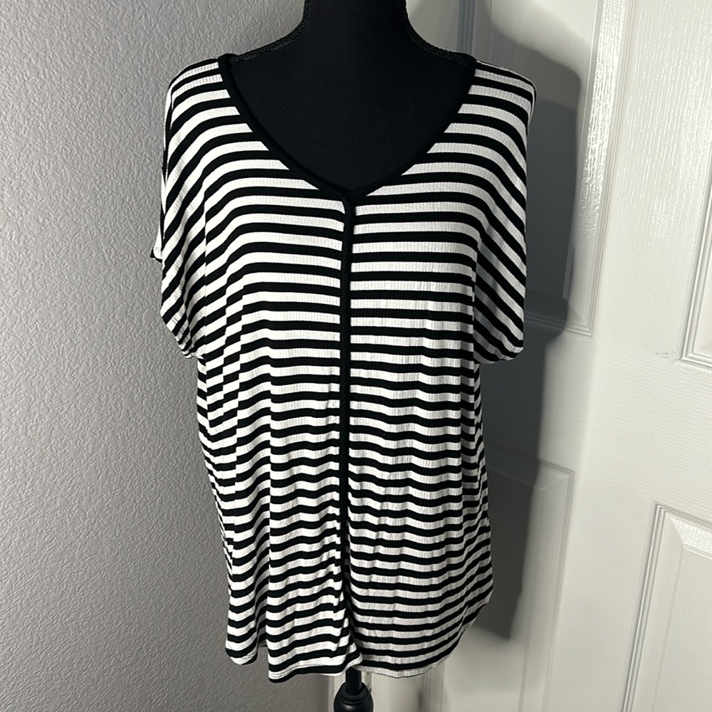 Avenue Black and White Striped Top - Size 14/16